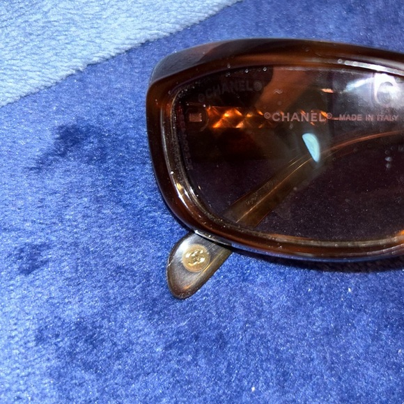 Preloved Authentic Chanel Tortoise Shell Sunglasses - Picture 2 of 10